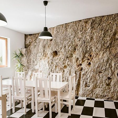Aparthotel Sziklavendeghaz Veszprém Esterno foto