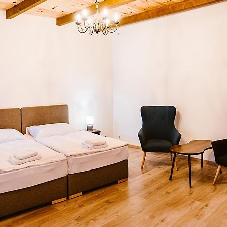 Aparthotel Sziklavendeghaz Veszprém Esterno foto