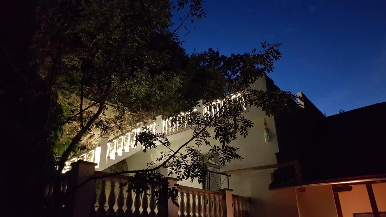 Aparthotel Sziklavendeghaz Veszprém Esterno foto