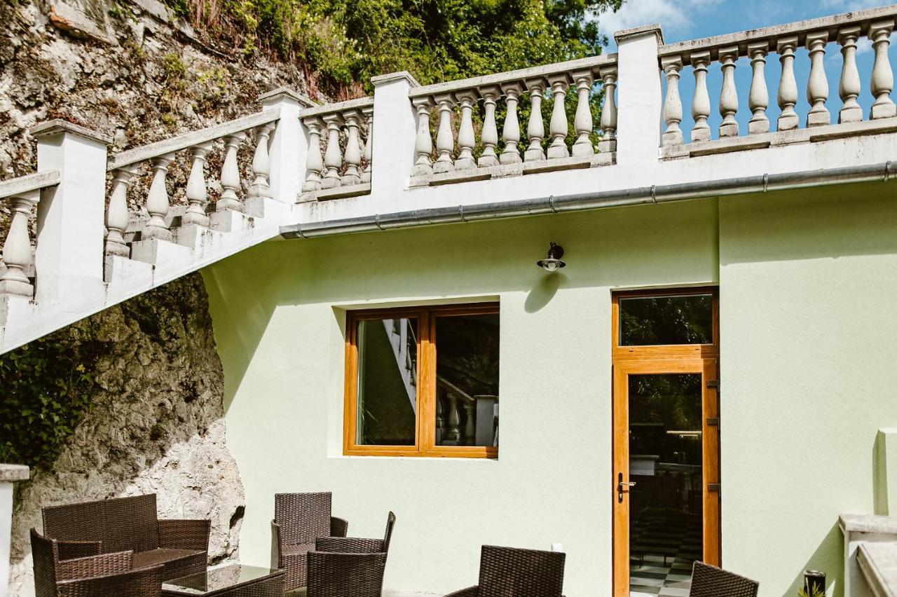 Aparthotel Sziklavendeghaz Veszprém Esterno foto