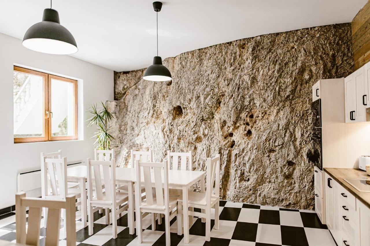 Aparthotel Sziklavendeghaz Veszprém Esterno foto