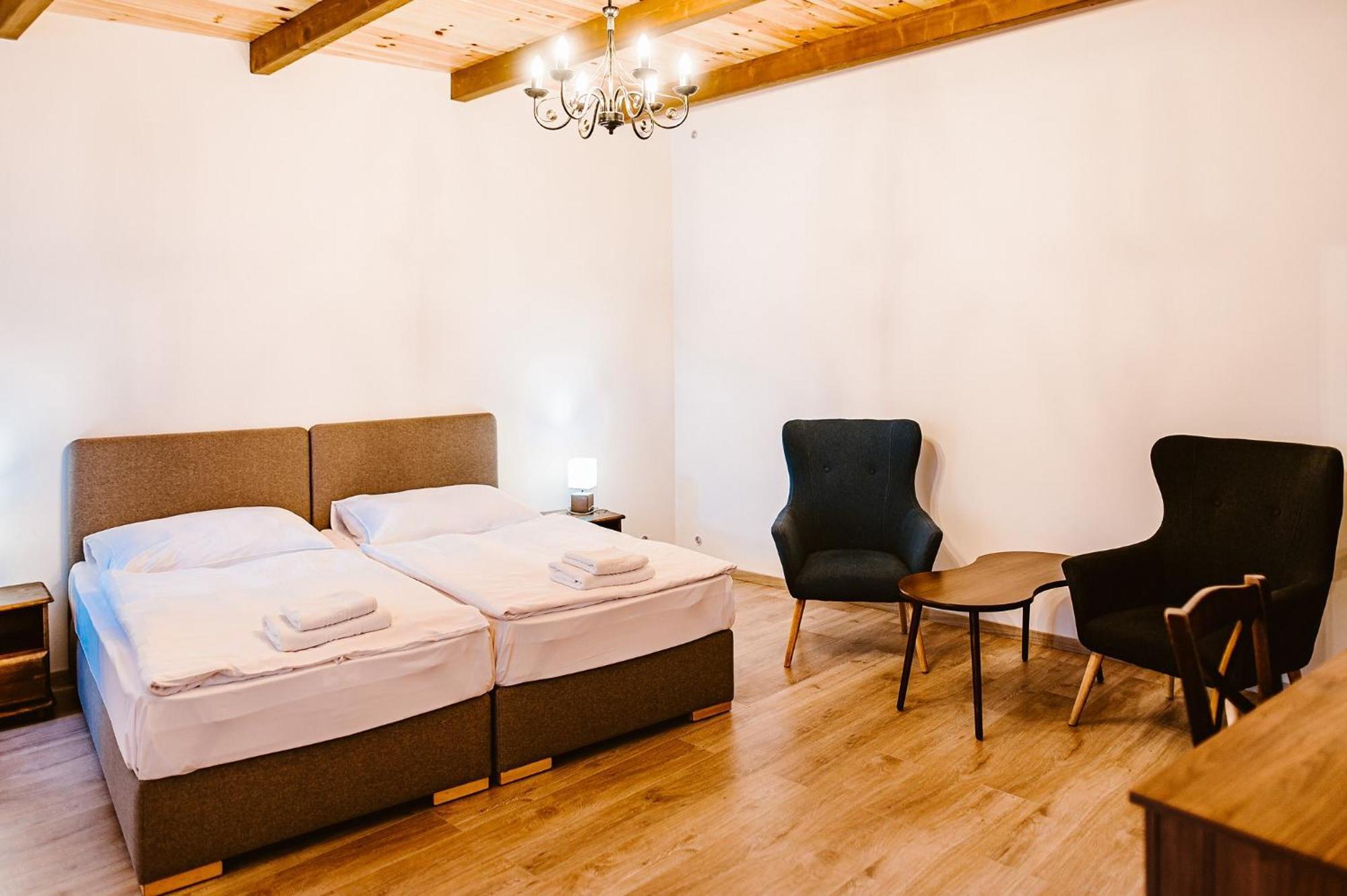 Aparthotel Sziklavendeghaz Veszprém Esterno foto