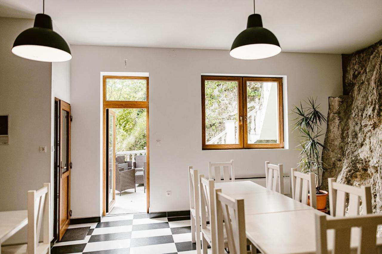 Aparthotel Sziklavendeghaz Veszprém Esterno foto