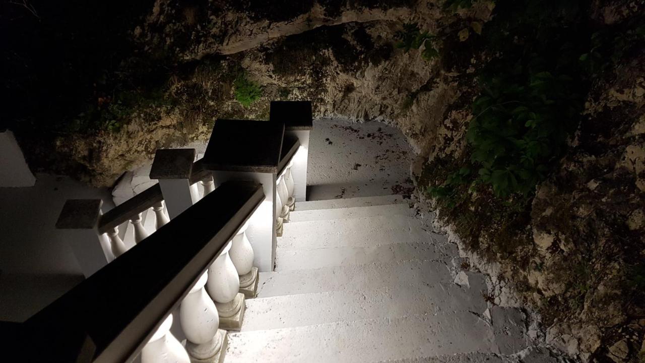Aparthotel Sziklavendeghaz Veszprém Esterno foto