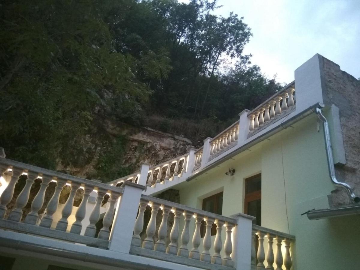 Aparthotel Sziklavendeghaz Veszprém Esterno foto