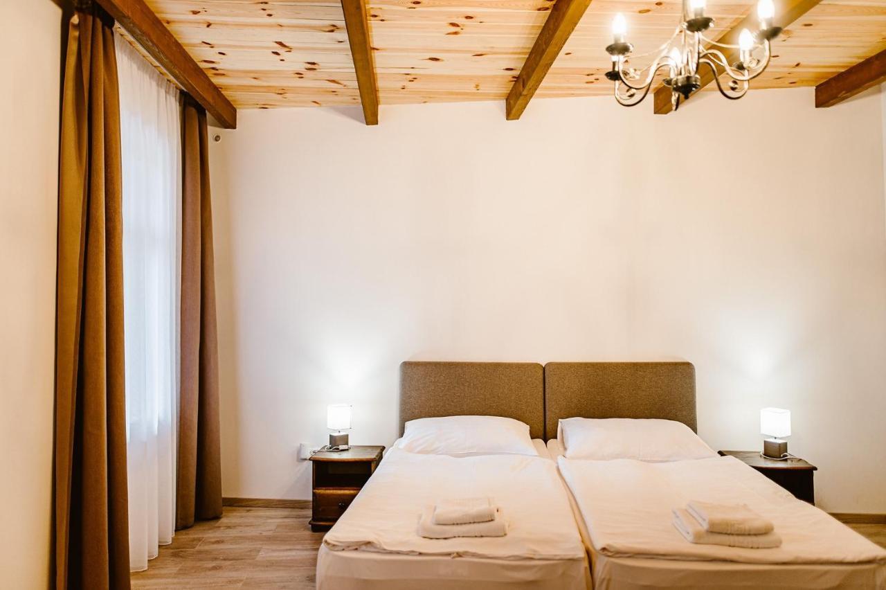 Aparthotel Sziklavendeghaz Veszprém Esterno foto