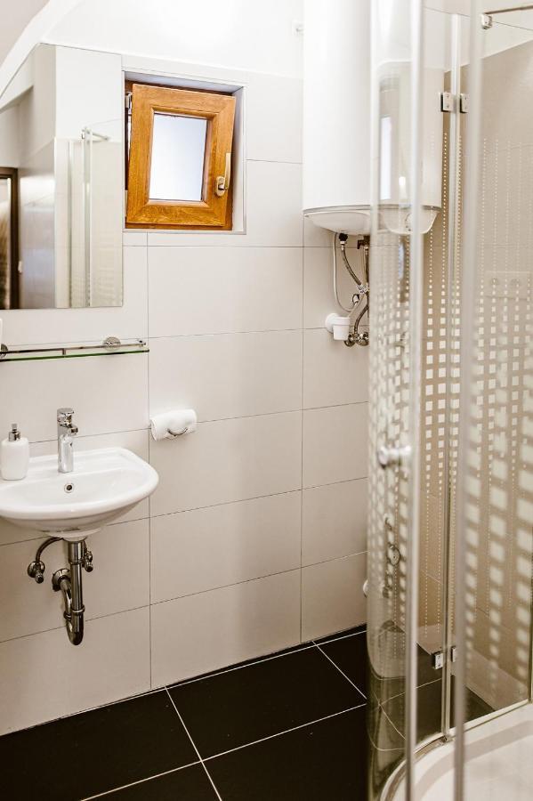 Aparthotel Sziklavendeghaz Veszprém Esterno foto